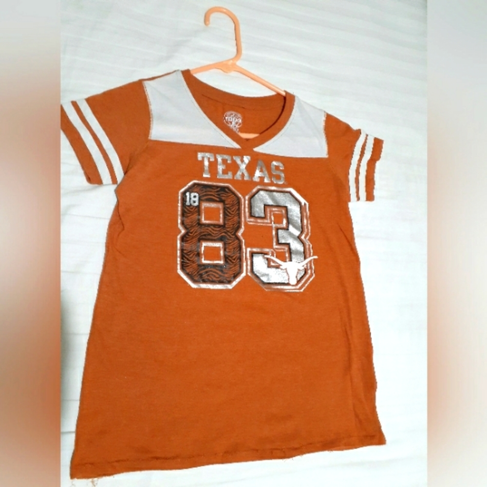 A Knights Apparel Brand Large Texas Long Horns T-Shirt.